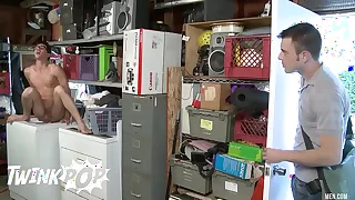 Kris Anderson Brings Seth Roberts In Eradicate affect Living Area From Eradicate affect Laundry Area To Fuck Him Rightly - TWINKPOP